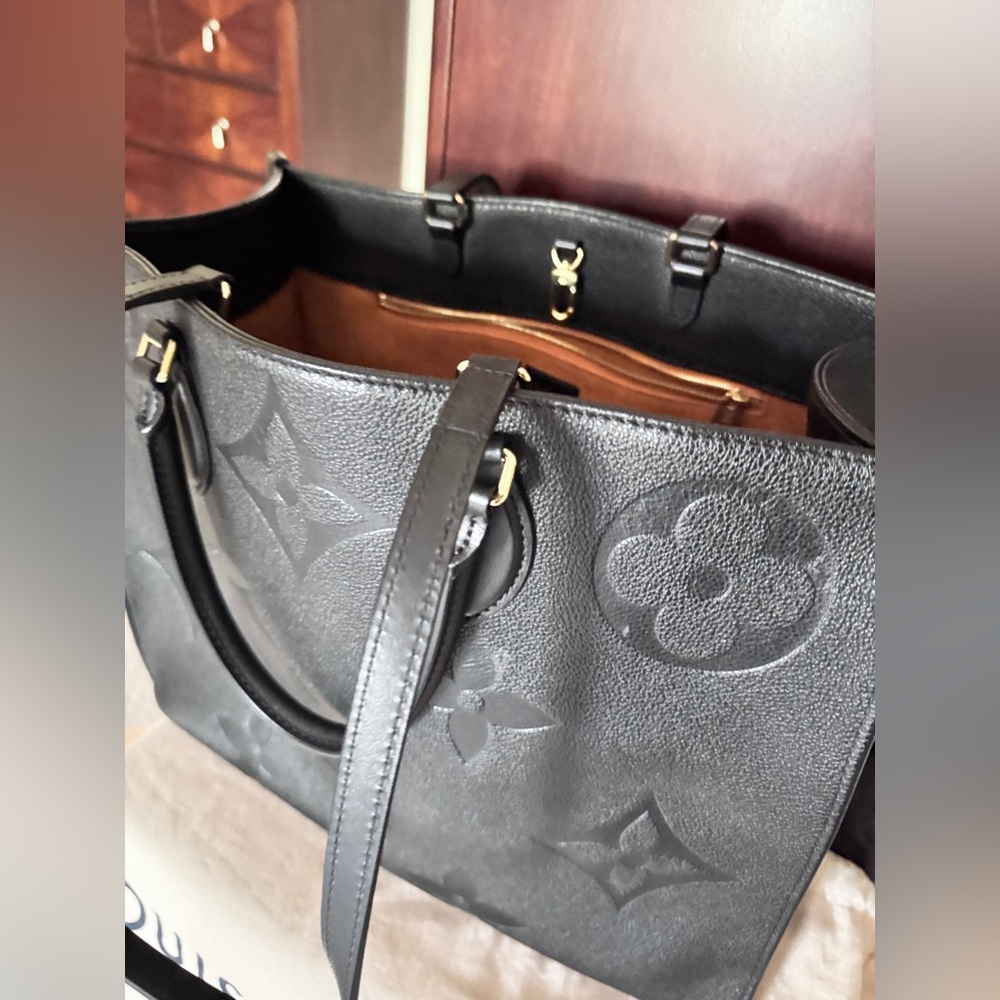 Louis Vuitton Black Onthego GM Tote Bag - Picture 14 of 16